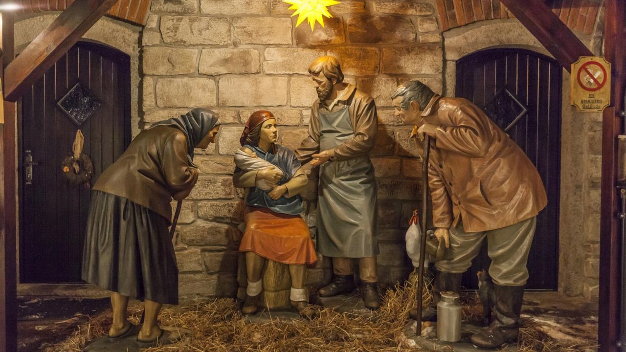 Großkrippen-Darstellung in der Weihnachtszeit Großkrippen-Darstellung in der Weihnachtszeit